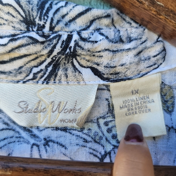 Studio Works Woman Hibiscus Floral Linen Button Down Blouse size 1X Black Green - Picture 5 of 8